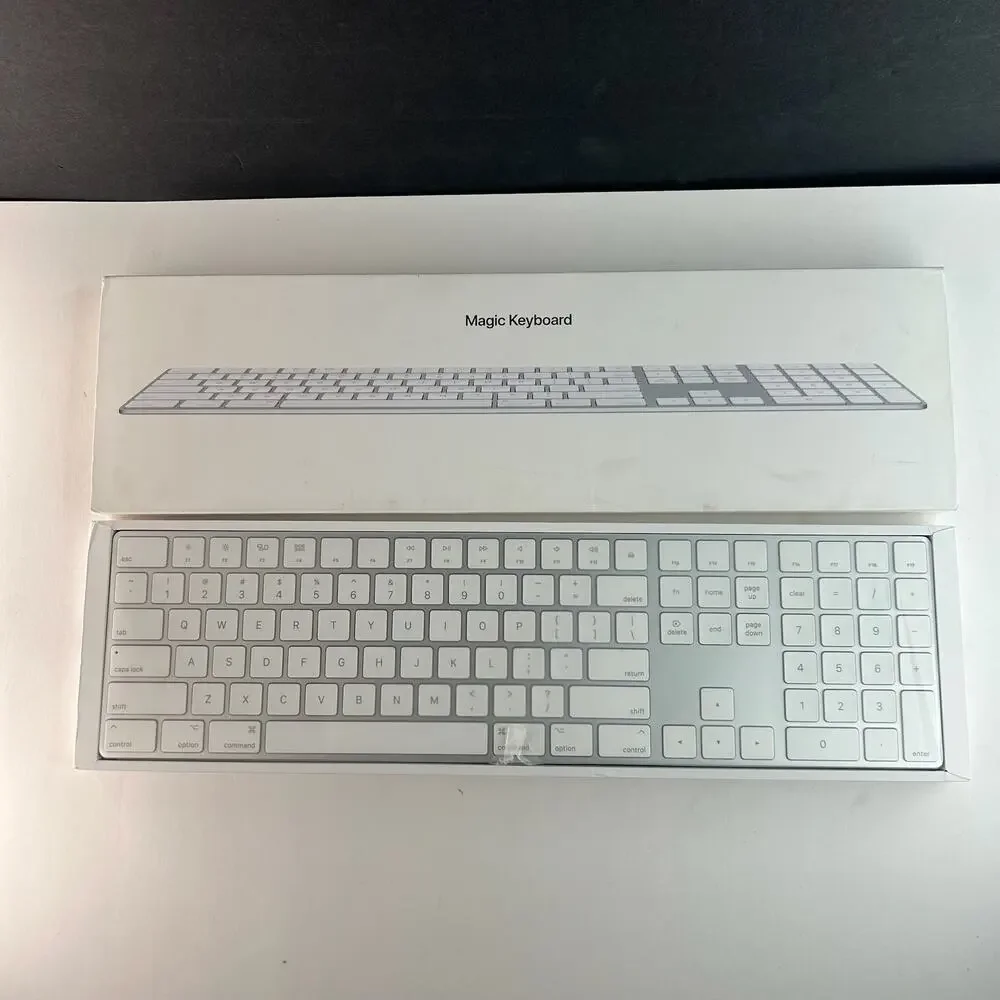 Apple Magic Keyboard with Numeric Keypad Silver MQ052LL/A Wireless A1843